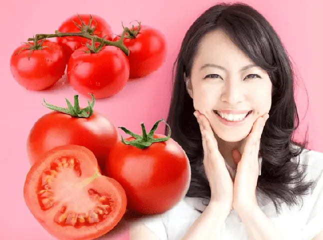 Bà Bầu Đắp Mặt Nạ Cà Chua