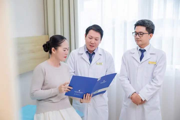 Bấm Lỗ Tai Ở Bệnh Viện Vinmec