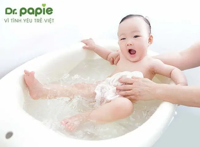 Bàn Tắm Cho Trẻ Sơ Sinh