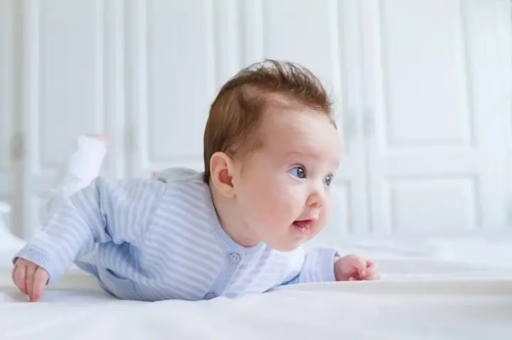 Bao Nhiêu Tháng Trẻ Biết Lật