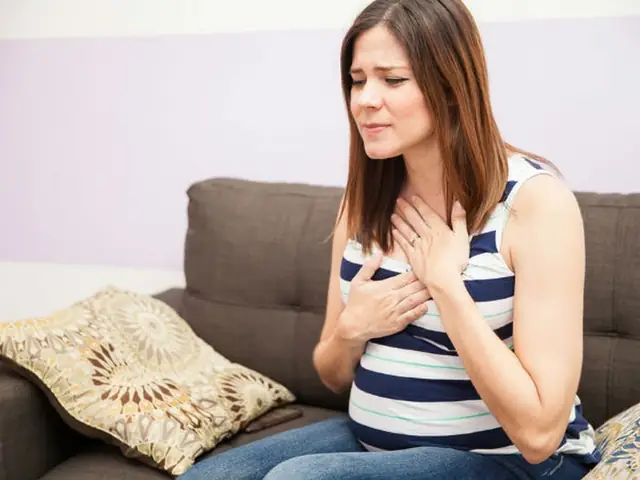 Bầu Khó Thở Tim Đập Nhanh