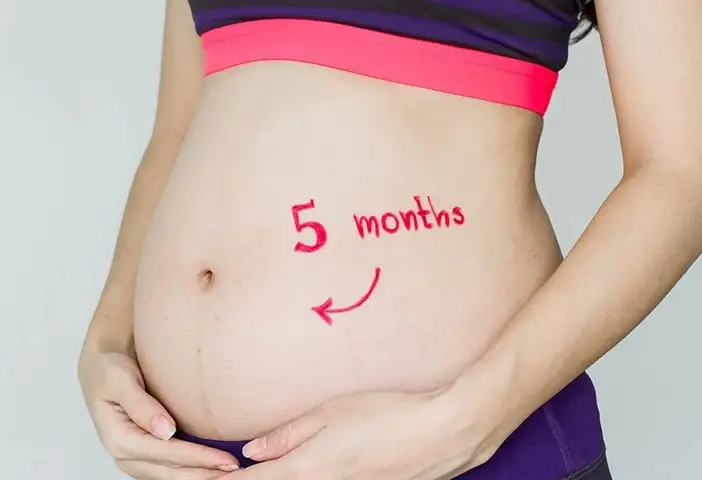 Bầu Tháng Thứ 5 Em Bé Đạp Nhiều