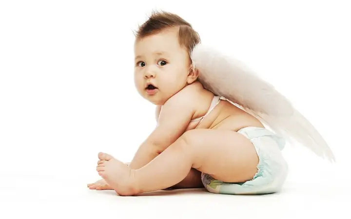 Bé 1 Tuổi Ngồi Cong Lưng