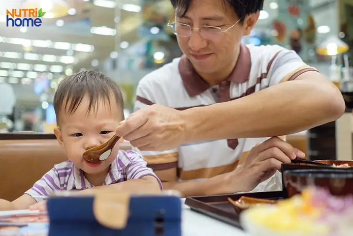 Bé 15 Tháng Tuổi Không Chịu Ăn Cháo