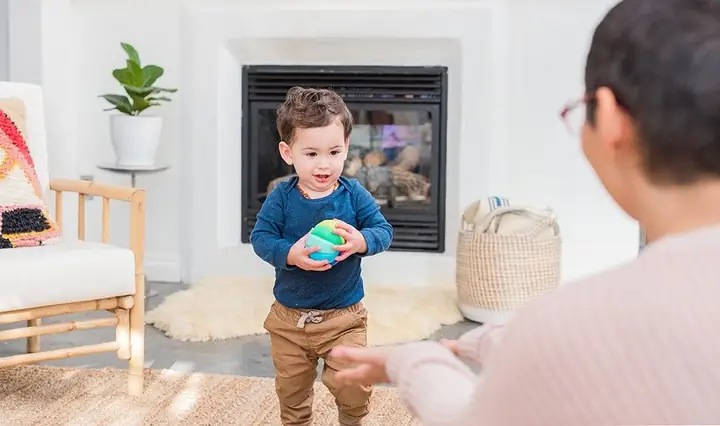Bé 2 Tuổi Hay Cáu Gắt Ném Đồ