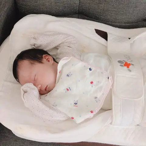 Bé 3 Tháng Tuổi Bú Ít