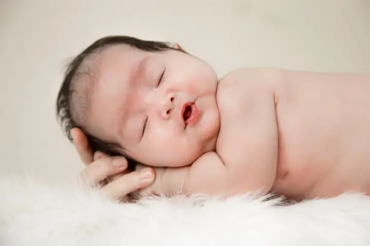Bé 3 Tháng Tuổi Bú Ít