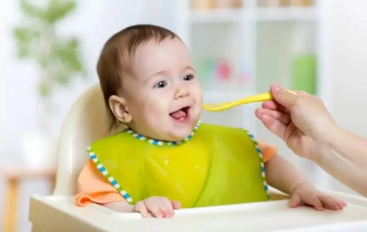 Bé Ăn Dặm Lần Đầu Như Thế Nào