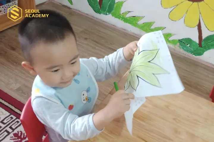 Bé Ăn Sáp Màu Có Sao Không