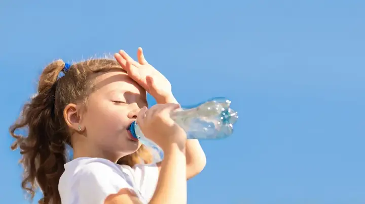 Bé Bị Khô Môi Chảy Máu