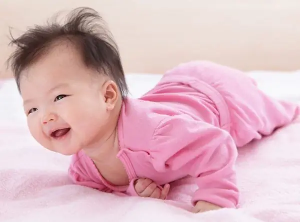 Bé Biết Lật Có Bị Tước Không