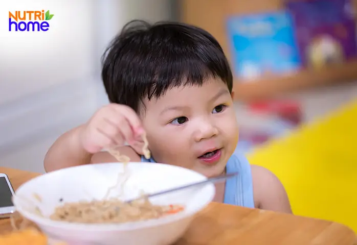 Be Chi Uong Sua Khong Chiu An Chao