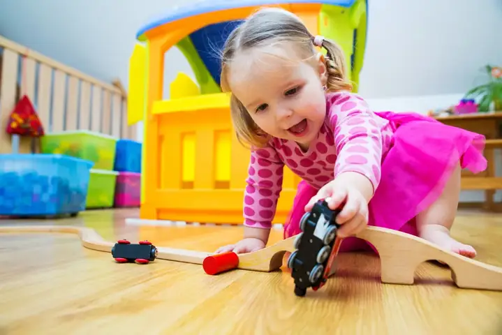 Bé Gái 18 Tháng Tuổi Biết Làm Gì