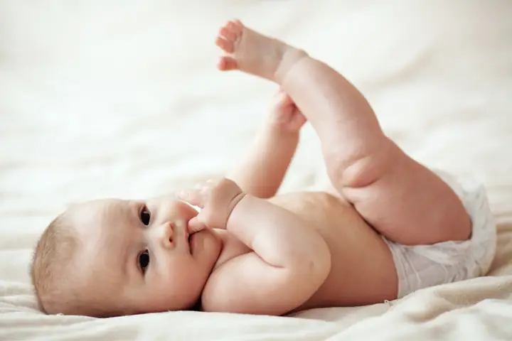 Bé Hai Tuổi Biết Làm Gì