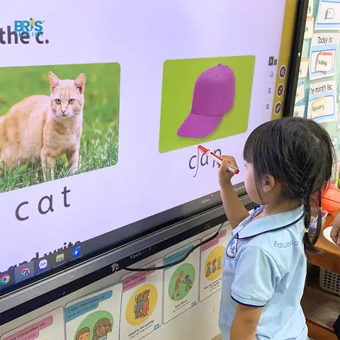 Bé Học Chữ Cái Qua Hình Ảnh