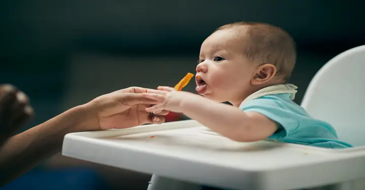 Bé Không Chịu Ngồi Ghế Ăn Bé Không Chịu Ngồi Ghế Ăn