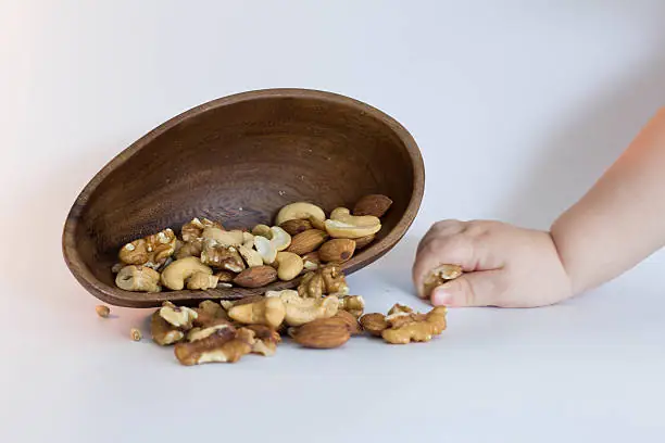 Bé Mấy Tháng Ăn Được Hạt Điều