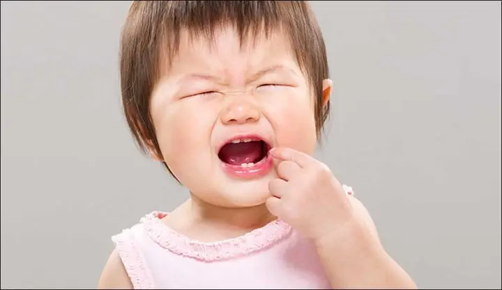 Bé Mọc Răng Bị Sốt Và Tiêu Chảy Bé Mọc Răng Bị Sốt Và Tiêu Chảy