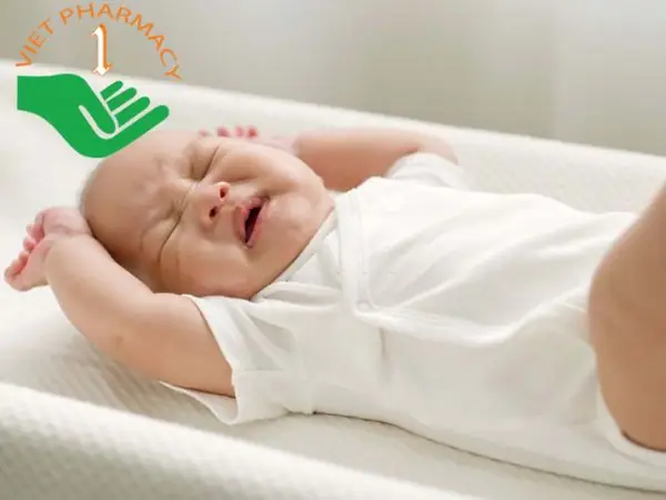 Bé Rặn È È Khi Ngủ