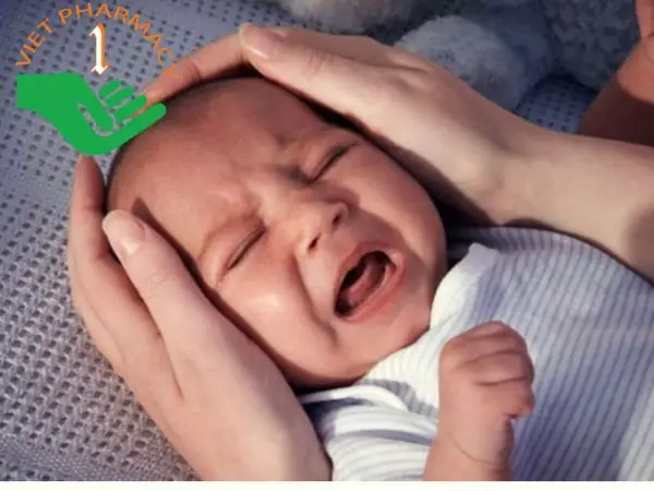 Bé Rặn È È Khi Ngủ