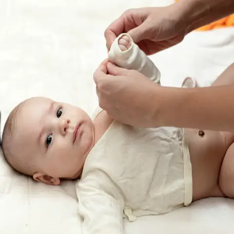 Bé Sơ Sinh Bao Lâu Thì Mặc Quần