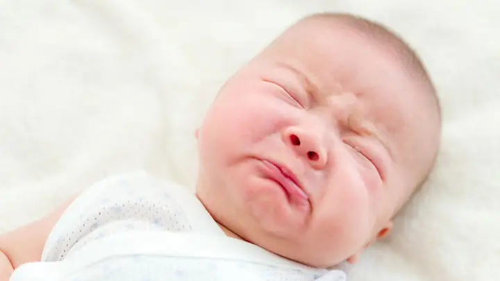 Bé Sơ Sinh Bị Đổ Mồ Hôi Đầu