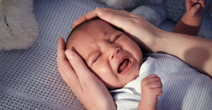 Bé Sơ Sinh Bị Đổ Mồ Hôi Đầu