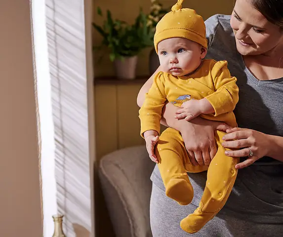 Bé Sơ Sinh Có Cần Đội Mũ Không