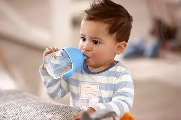 Bình Uống Nước Cho Bé Loại Nào Tốt