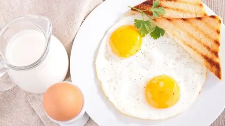 Bữa Sáng Với Trứng Và Sữa