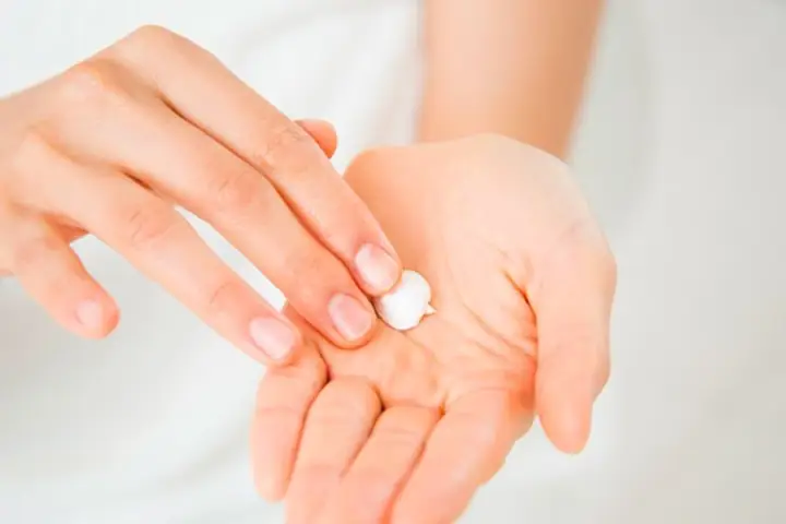 Buổi Tối Có Nên Bôi Kem Chống Nắng Không