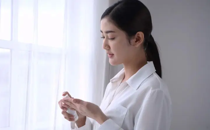 Buổi Tối Có Nên Bôi Kem Chống Nắng Không