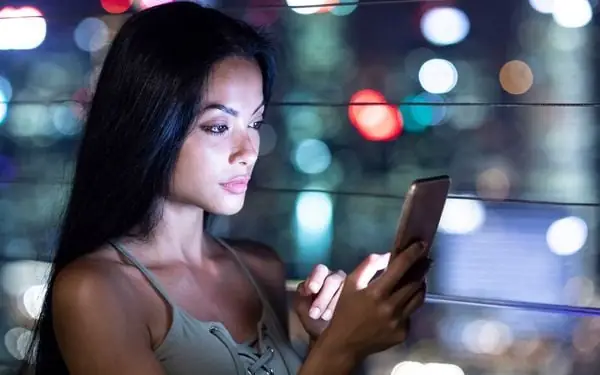 Buổi Tối Có Nên Bôi Kem Chống Nắng Không