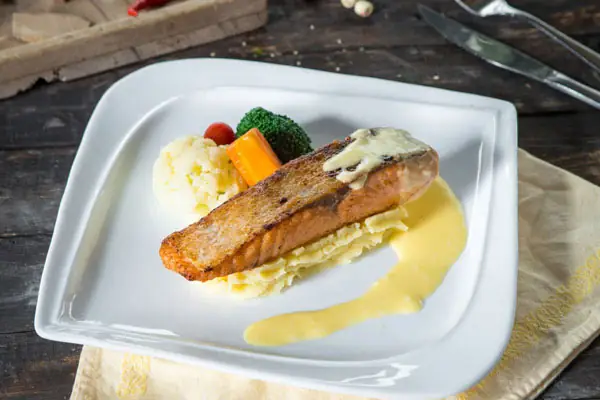 Cá Hồi Áp Chảo Phô Mai