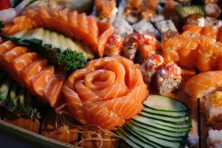 Cá Hồi Kỵ Nấu Với Rau Gì