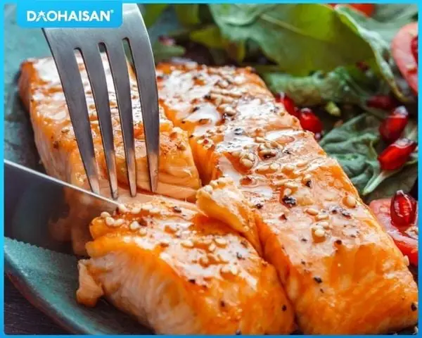 Cá Hồi Sốt Chua Ngọt Cho Bé
