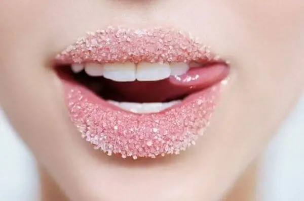Các Cách Tẩy Da Chết Cho Môi