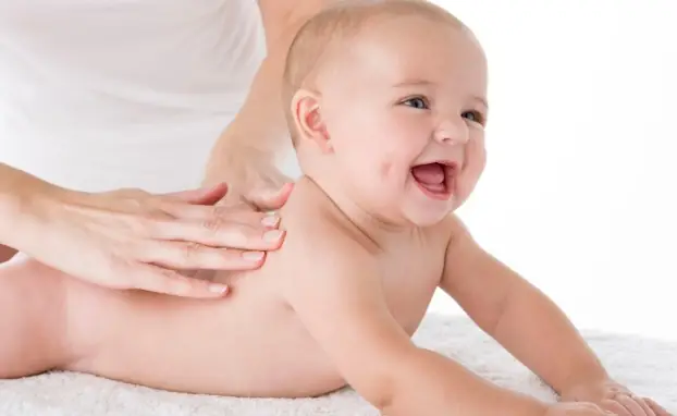 Cách Bôi Kem Dưỡng Ẩm Cho Trẻ Sơ Sinh
