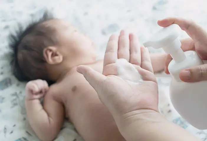 Cách Bôi Kem Dưỡng Ẩm Cho Trẻ Sơ Sinh