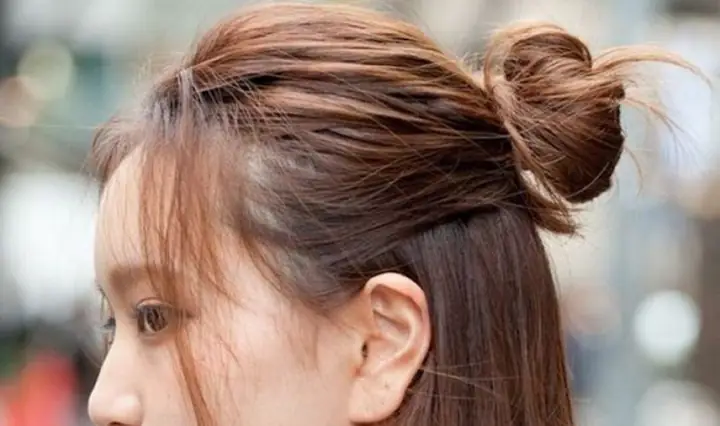 Cách Búi Tóc Củ Tỏi Nửa Đầu Cho Tóc Ngắn Cách Búi Tóc Củ Tỏi Nửa Đầu Cho Tóc Ngắn