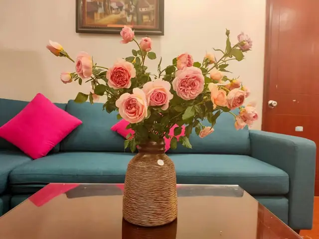 Cách Cắm Hoa Trong Bình Gốm