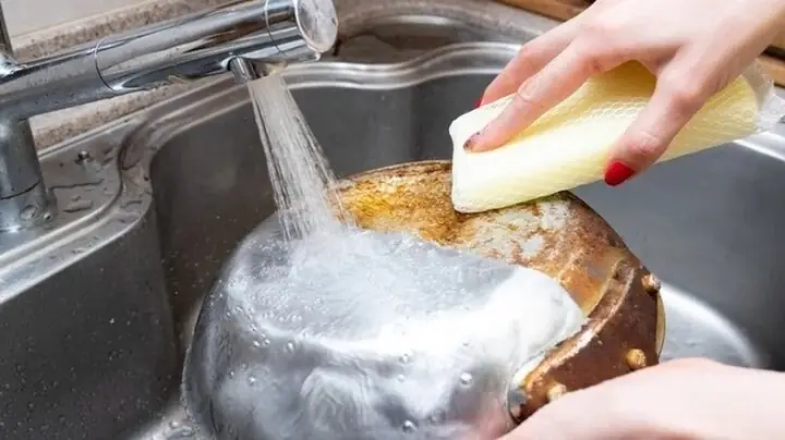 Cách Chà Đáy Nồi Bị Cháy