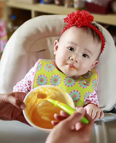 Cách Cho Bé 5 Tháng Ăn Dặm