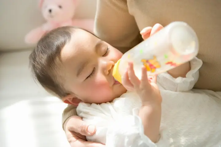 Cách Cho Bé Bú Sữa Bình Cách Cho Bé Bú Sữa Bình