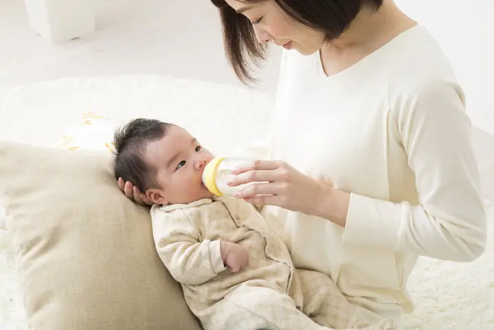 Cách Cho Trẻ Bú Binh Đúng