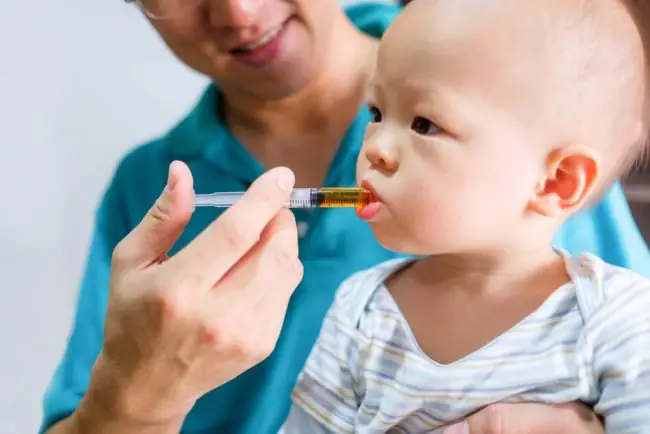 Cách Cho Trẻ Uống Thuốc Không Bị Sặc Cách Cho Trẻ Uống Thuốc Không Bị Sặc