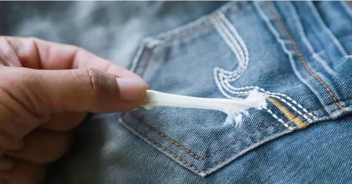Cách Chữa Quần Bị Dính Kẹo Cao Su
