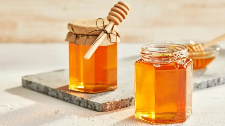 Cách Để Mật Ong Không Bị Kiến Bu