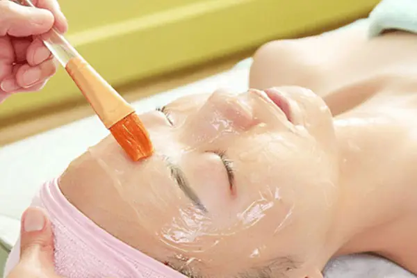 Cách Dùng Sữa Ong Chúa Bôi Mặt