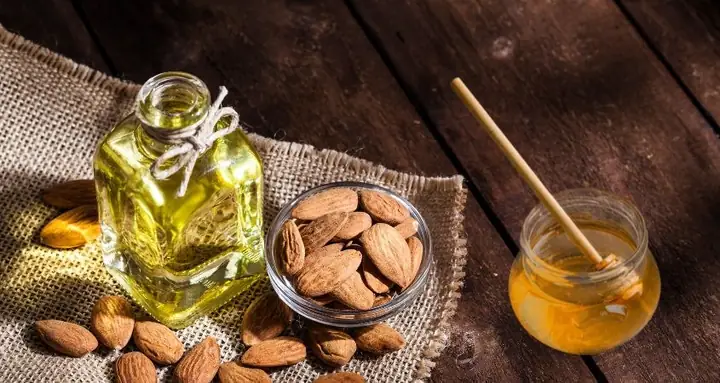 Cách Dưỡng Môi Hồng Bằng Mật Ong